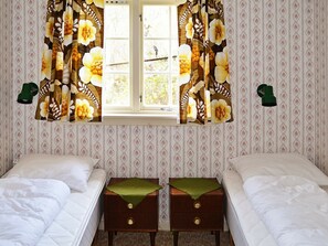 2 bedrooms, individually furnished - 4 Person Holiday Home in Laupstad (Vagan)