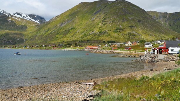 Beach - 4 Person Holiday Home in Laupstad (Vagan)