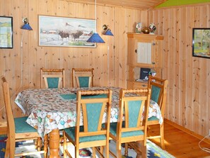 Fridge, microwave, coffee/tea maker - 4 Person Holiday Home in Laupstad (Vagan)
