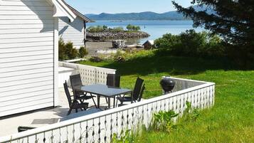 House | Outdoor dining