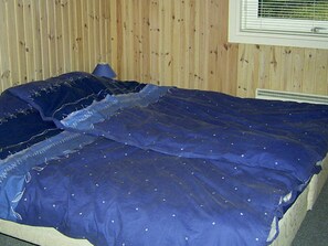 3 bedrooms, cribs/infant beds