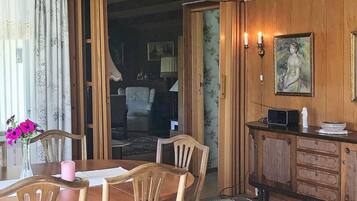 3 bedrooms, individually furnished