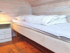 House | 5 bedrooms, individually furnished, bed sheets