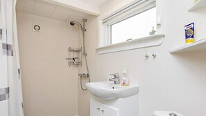 Bathroom - Spacious Holiday Home in Nakskov With Terrace (Nakskov)
