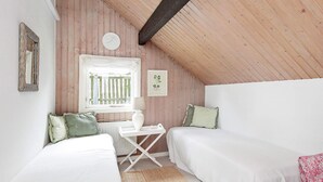 2 bedrooms, cribs/infant beds
