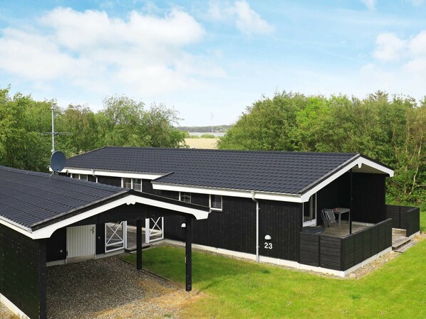 Exterior - Pretty Holiday Home in Hurup With Barbecue (Hurup Thy)