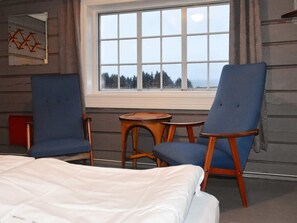 8 bedrooms, individually furnished - 11 Person Holiday Home in Fjortoft-by Traum (Ålesund)