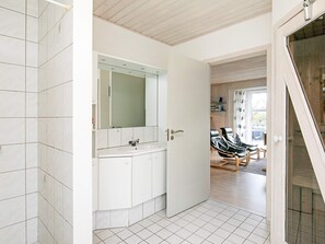 4 bedrooms, individually furnished, cribs/infant beds