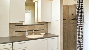 Bathroom - Delightful Holiday Home in Haderslev With Barbecue (Haderslev)