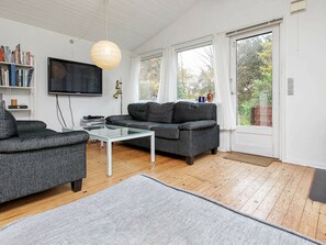DVD player - Classic Holiday Home in Kalundborgwith Terrace (Kalundborg)