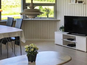 Dining - Simplistic Holiday Home in Blokhus With Sea Nearby (Aabenraa)