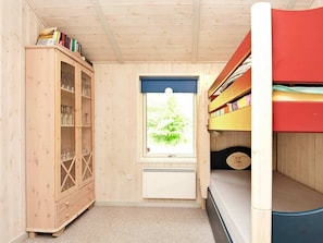3 bedrooms, cots/infant beds