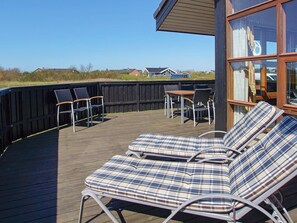 Outdoor dining - Spacious Holiday Home in Tarm near Beach (Tarm)