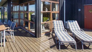 House | Outdoor dining - Spacious Holiday Home in Tarm near Beach (Tarm)
