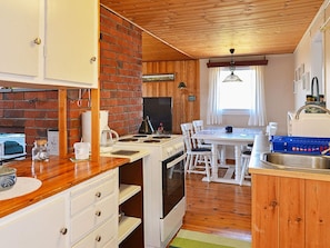 House | Private kitchen - 5 Person Holiday Home in Lyngdal (Lyngdal)