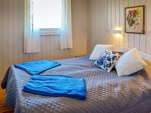 3 bedrooms, individually furnished - 5 Person Holiday Home in Lyngdal-by Traum (Lyngdal)