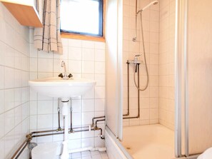 House | Bathroom | Shower - 4 Person Holiday Home in Vissefjärda (Vissefjaerda)