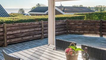 House | Water view