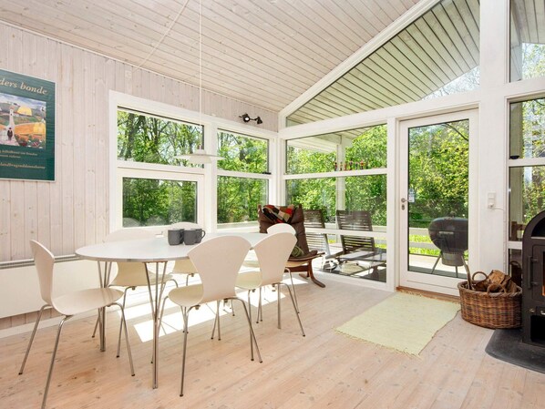 تناول الطعام