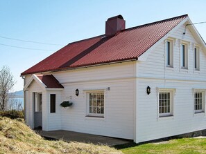 House | Exterior - 7 Person Holiday Home in Stonglandseidet (Senja)