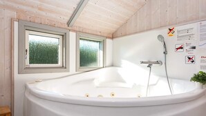 Spa treatment - 6 Person Holiday Home in Ronde (Ronde)