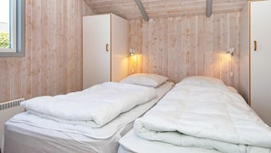 3 bedrooms, cots/infant beds - 6 Person Holiday Home in Ronde (Ronde)