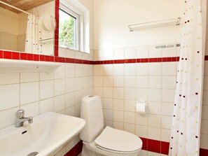 Bathroom - Modern Holiday Home in Stege Near Baltic Sea (Stege)
