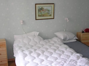 A bedroom with a bed, two bedside tables, a nightstand, and a wall-mounted picture. - 6 Person Holiday Home in Hacksvik (Håcksvik)
