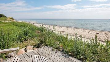 Hus | Utsikt mot vann