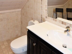 House | Bathroom - Holiday Home in Gursken (Sande)