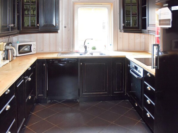 House | Private kitchen - Holiday Home in Gursken (Sande)