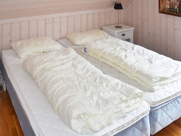 4 bedrooms, individually furnished - Holiday Home in Gursken (Sande)