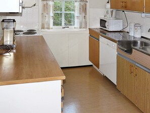 Private kitchen - 4 Person Holiday Home in Lauvstad-by Traum (Volda)