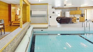 Hus | Pool | Inomhuspool och utomhuspool