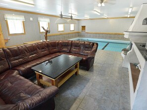 Casa | Alberca | Alberca techada y alberca al aire libre