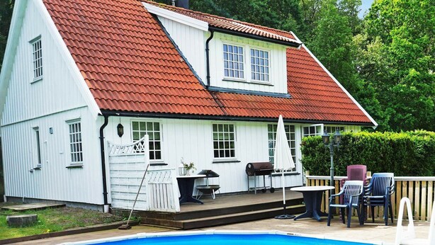 Pool - Holiday Home in Fjell (Fjallbacka)