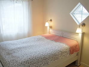3 bedrooms, cribs/infant beds