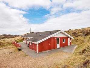 Exterior - Lavish Holiday Home in Henne With Sauna (Henne)
