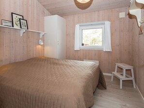 3 bedrooms, cots/infant beds - Lavish Holiday Home in Henne With Sauna (Henne)