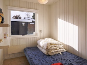 3 bedrooms, cribs/infant beds