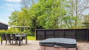 House | Outdoor dining - 6 Person Holiday Home in Borkop (Borkop)