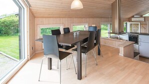 House | Dining - 6 Person Holiday Home in Borkop (Borkop)