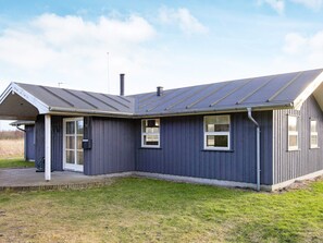 A single-story house with a gabled roof and a covered porch. - 8 Person Holiday Home in Jerup (Jerup)