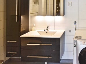 House | Bathroom - 8 Person Holiday Home in Urangsvag-by Traum (Bomlo)