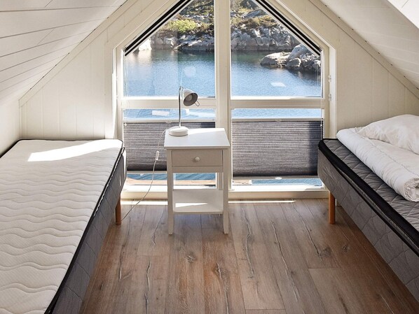 House | 5 bedrooms, individually furnished