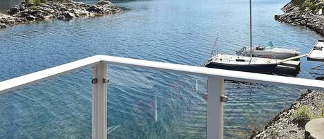 إطلالة على البحيرة