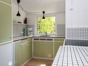 Private kitchen - 4 Person Holiday Home in Romo (Rømø)