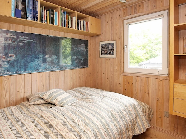 3 bedrooms, cribs/infant beds
