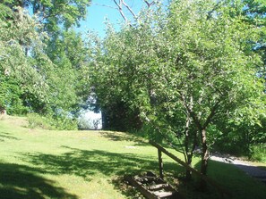 A grassy area with trees and a gravel path. - 5 Person Holiday Home in Mariefred (Mariefred)