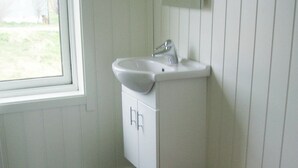 Bathroom - 6 Person Holiday Home in Rebbenes (Karlsøy)